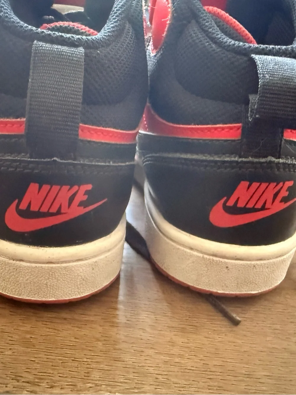 Nike Kids High-Top Sneakers in Red and Black S4